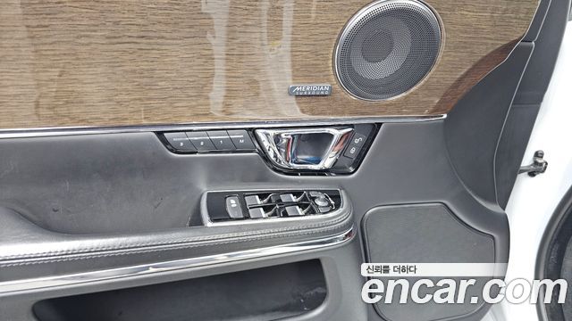 Jaguar XJ 3.0D Premium Luxury LWB X351 2018 — фото 36