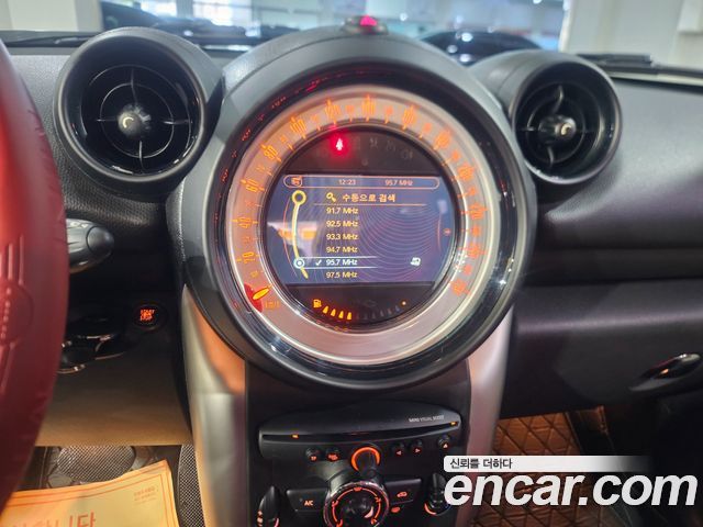 MINI Cooper D Countryman SE 1st 2014 — фото 12