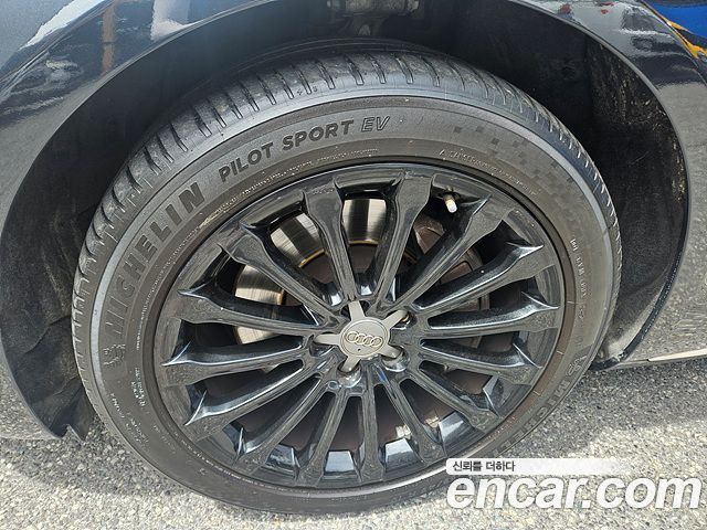 Audi A8 50 TDI Quattro LWB D4 2015 — фото 24