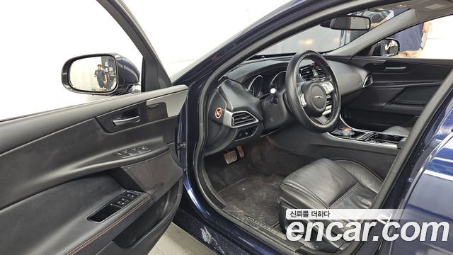 Jaguar XE 20d Prestige 2016 — фото 10