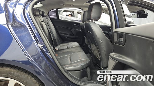 Jaguar XE 20d Prestige 2016 — фото 12