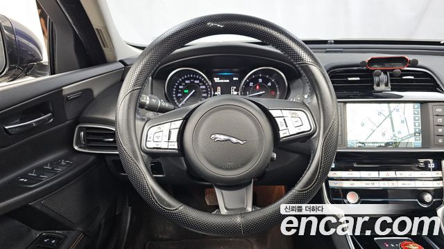 Jaguar XE 20d Prestige 2016 — фото 13