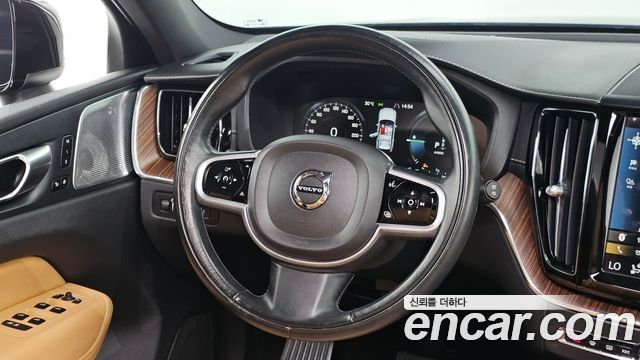 Volvo XC60 (II) T8 Inscription 2021 — фото 13