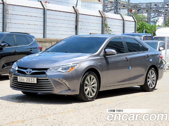 Toyota Camry Hybrid XLE 2017 — фото 2