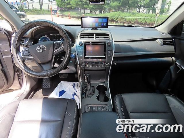 Toyota Camry Hybrid XLE 2017 — фото 7