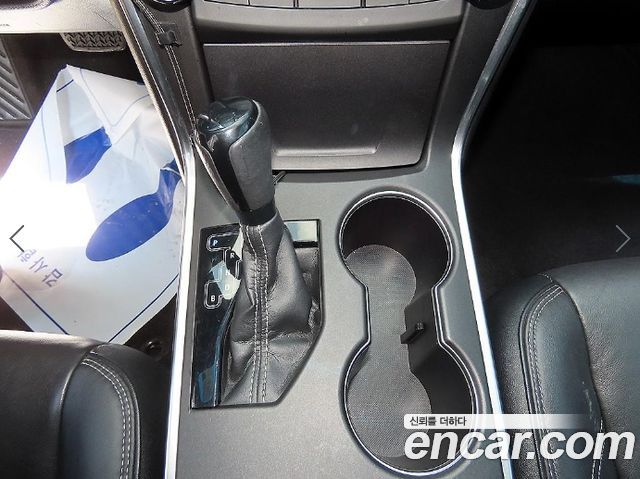 Toyota Camry Hybrid XLE 2017 — фото 10