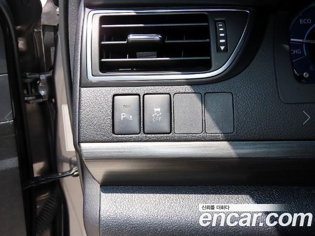 Toyota Camry Hybrid XLE 2017 — фото 16