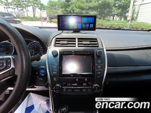 Toyota Camry Hybrid XLE 2017 — фото 18