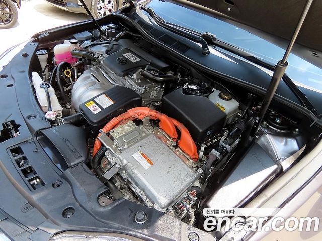 Toyota Camry Hybrid XLE 2017 — фото 23