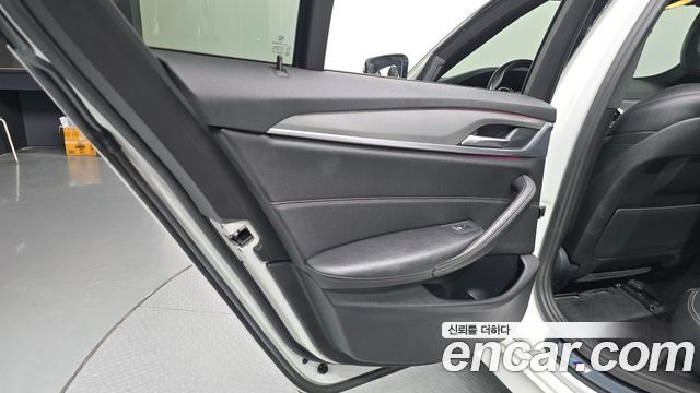BMW 5 Series (G30) 520d M Sport package 2017 — фото 25