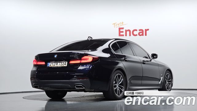 BMW 5 Series (G30) 520i M Sport 2023 — фото 2
