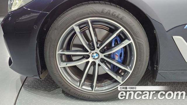 BMW 5 Series (G30) 520i M Sport 2023 — фото 5