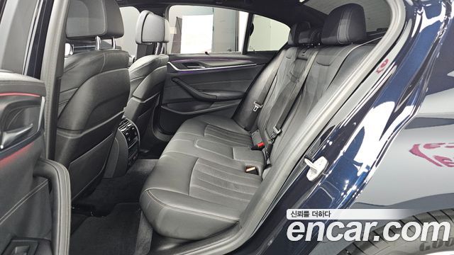 BMW 5 Series (G30) 520i M Sport 2023 — фото 12