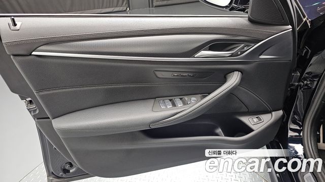 BMW 5 Series (G30) 520i M Sport 2023 — фото 24