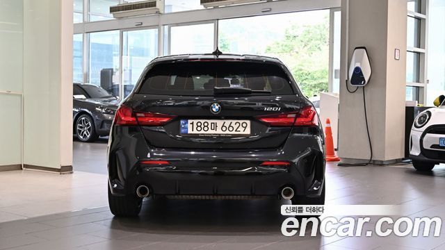 BMW 1 Series (F40) 120i M Sports 2023 — фото 3