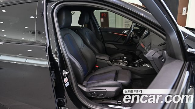 BMW 1 Series (F40) 120i M Sports 2023 — фото 17