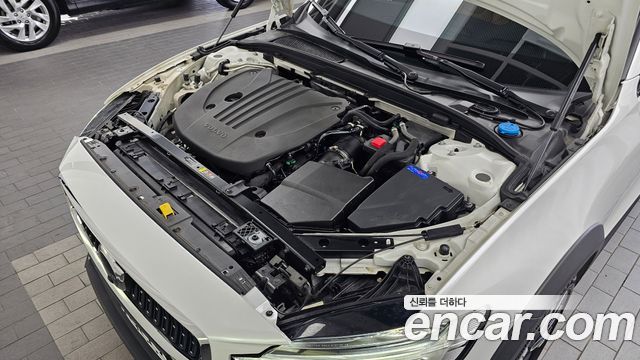 Volvo V60 Cross Country (II) B5 Ultimate AWD 2023 — фото 6