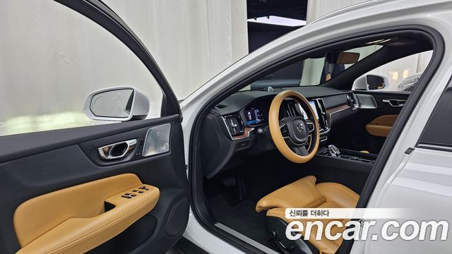Volvo V60 Cross Country (II) B5 Ultimate AWD 2023 — фото 10