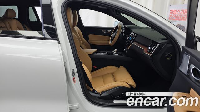 Volvo V60 Cross Country (II) B5 Ultimate AWD 2023 — фото 11