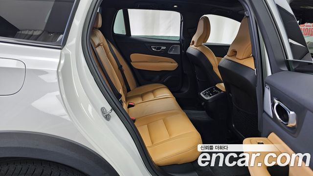 Volvo V60 Cross Country (II) B5 Ultimate AWD 2023 — фото 12