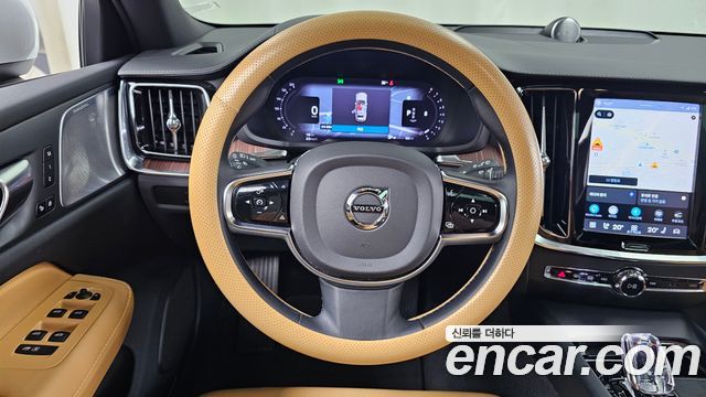 Volvo V60 Cross Country (II) B5 Ultimate AWD 2023 — фото 13