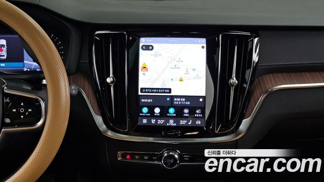 Volvo V60 Cross Country (II) B5 Ultimate AWD 2023 — фото 14