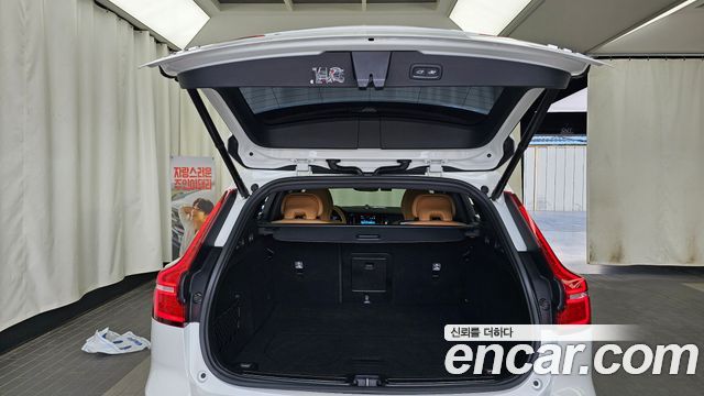 Volvo V60 Cross Country (II) B5 Ultimate AWD 2023 — фото 20