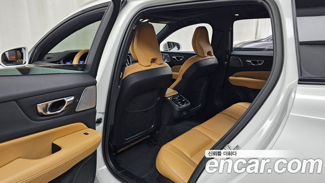 Volvo V60 Cross Country (II) B5 Ultimate AWD 2023 — фото 26