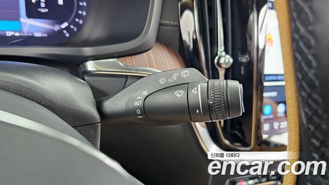 Volvo V60 Cross Country (II) B5 Ultimate AWD 2023 — фото 27