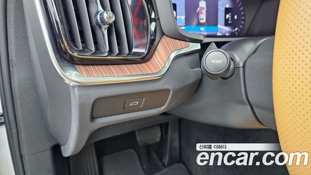 Volvo V60 Cross Country (II) B5 Ultimate AWD 2023 — фото 32