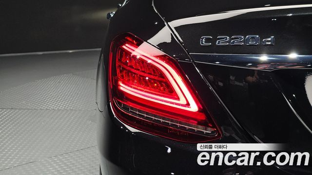 Mercedes-Benz C-Class (W205) C220 d 4MATIC Exclusive 2019 — фото 23