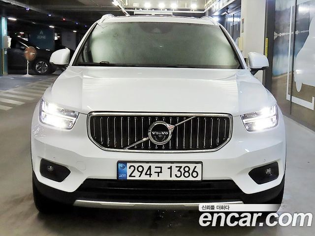 Volvo XC40 B4 Inscription 2022 — фото 2