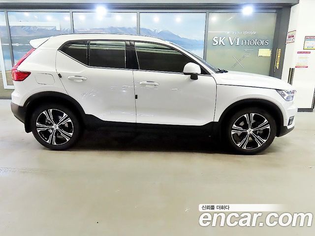 Volvo XC40 B4 Inscription 2022 — фото 3