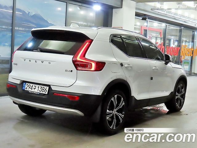 Volvo XC40 B4 Inscription 2022 — фото 4