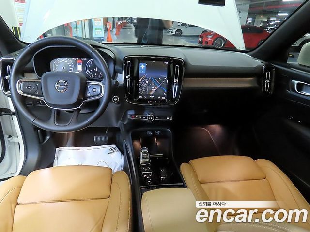 Volvo XC40 B4 Inscription 2022 — фото 10