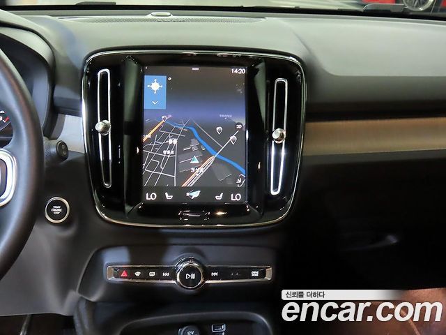 Volvo XC40 B4 Inscription 2022 — фото 15