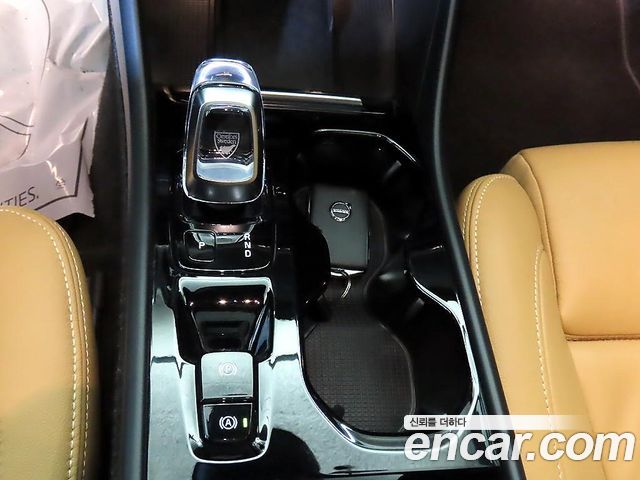 Volvo XC40 B4 Inscription 2022 — фото 16