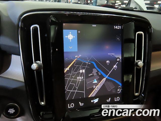 Volvo XC40 B4 Inscription 2022 — фото 17