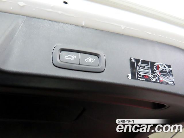 Volvo XC40 B4 Inscription 2022 — фото 19