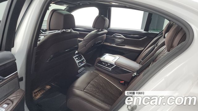 BMW 7 Series (G11) 740i M Sport 2021 — фото 20