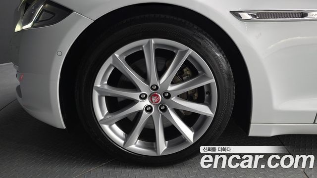 Jaguar XJ 3.0D Premium Luxury LWB X351 2019 — фото 5