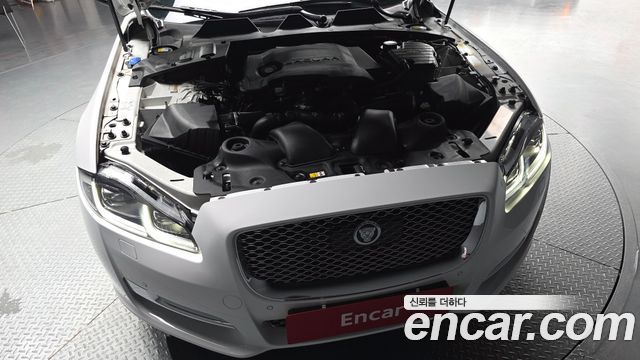Jaguar XJ 3.0D Premium Luxury LWB X351 2019 — фото 6
