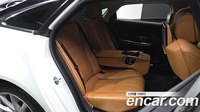 Jaguar XJ 3.0D Premium Luxury LWB X351 2019 — фото 12