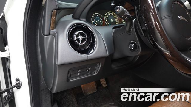 Jaguar XJ 3.0D Premium Luxury LWB X351 2019 — фото 13