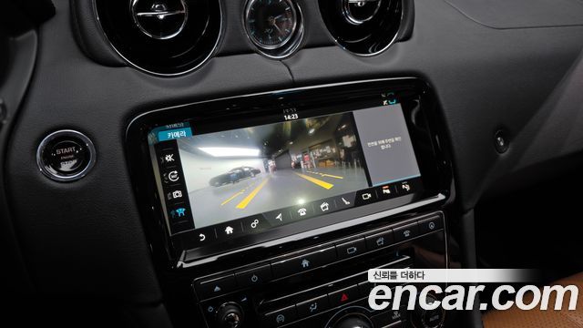 Jaguar XJ 3.0D Premium Luxury LWB X351 2019 — фото 16