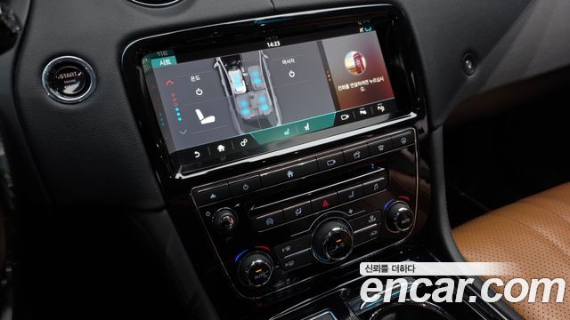 Jaguar XJ 3.0D Premium Luxury LWB X351 2019 — фото 18
