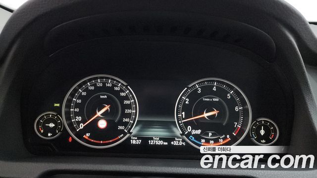BMW 5 Series GT (F07) GT xDrive 2016 — фото 8