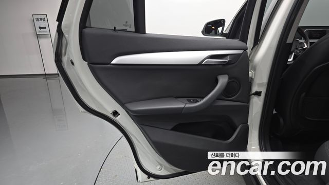 BMW X1 (F48) xDrive 18d Joy 2018 — фото 31