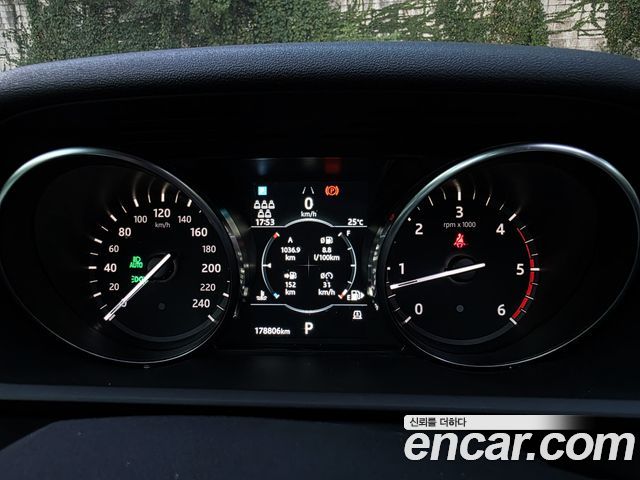 Land Rover Discovery 5 3.0 SD6 SE 2019 — фото 17