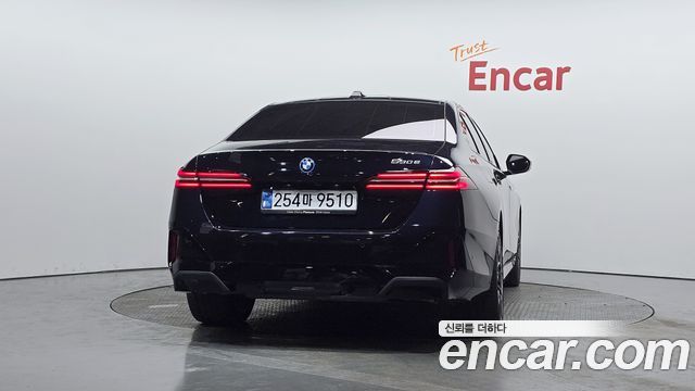 BMW 5 Series (G60) 530e M Sport 2025 — фото 4